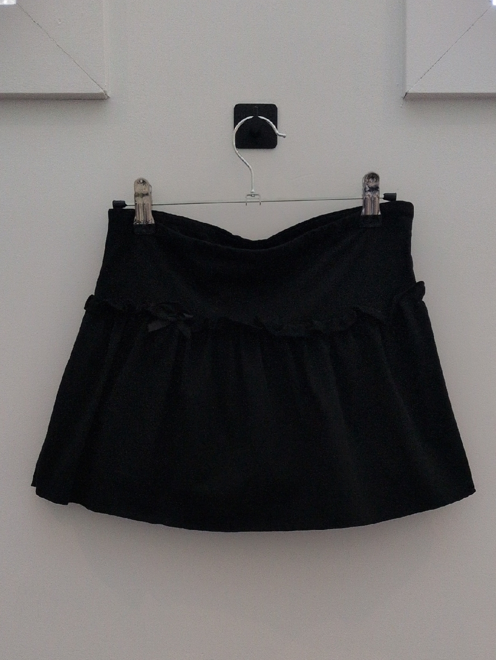 Women’s Black A-Line Mini Skirt With A Bow